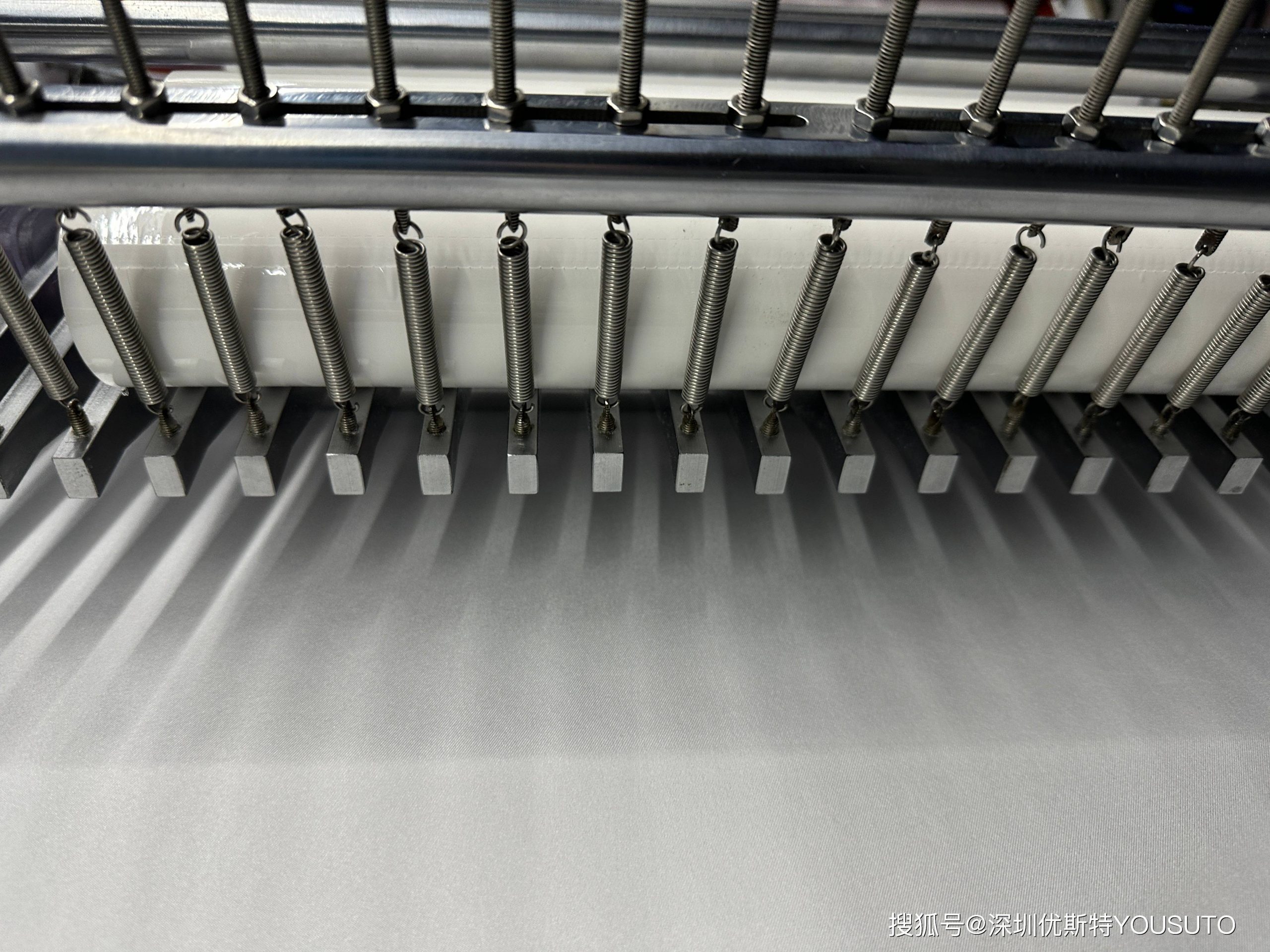 Why Cleanroom Wipes and Isopropyl Alcohol (IPA) are the Perfect Duo for Cleanroom Cleaning