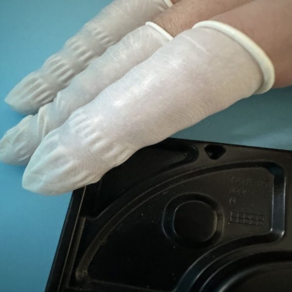 White Natural rubber finger cots